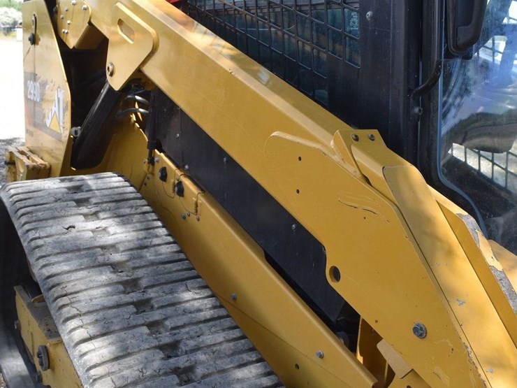 2018-caterpillar-d2-image-59