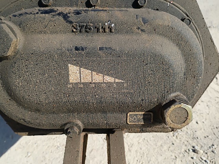 2017-ditch-witch-r300-image-41