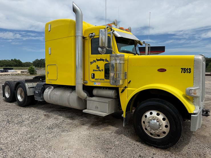 2014-peterbilt-389-image-3