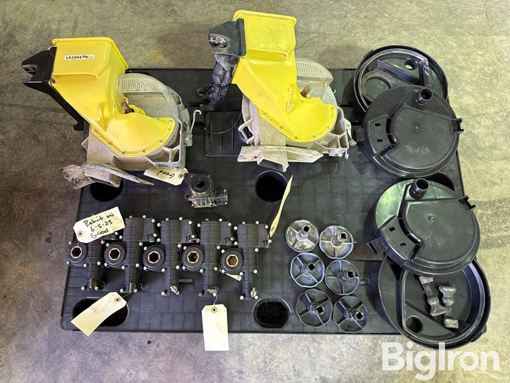 john-deere-planter-units-covers,-handles,-drives-image-2