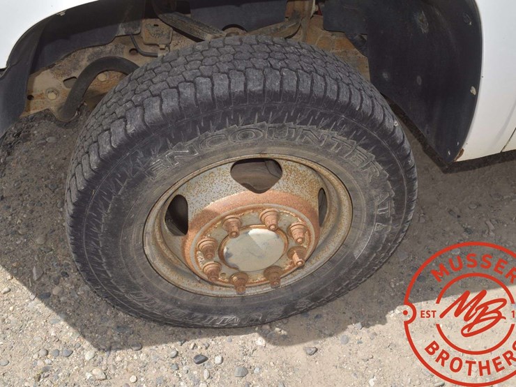 2013-chevrolet-3500-image-17