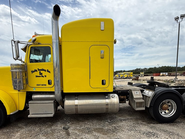 2014-peterbilt-389-image-8