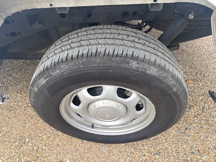 2022-ford-f150-xl-image-9