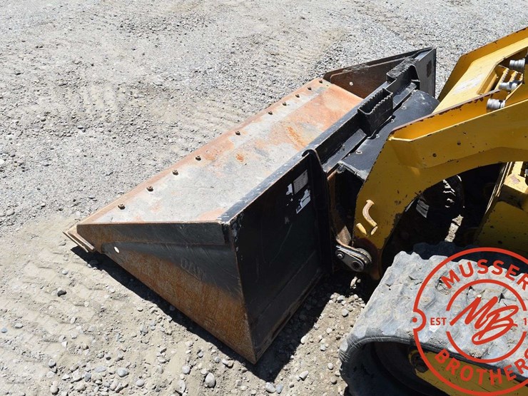 2017-caterpillar-d2-image-20