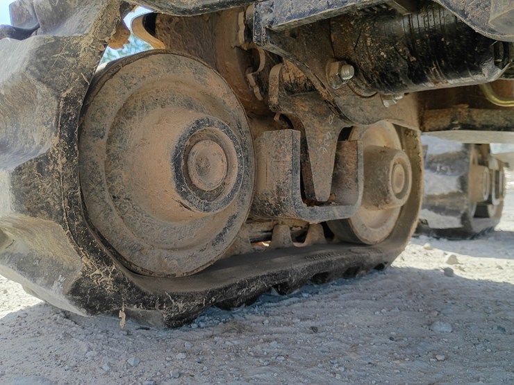 2017-ditch-witch-r300-image-56