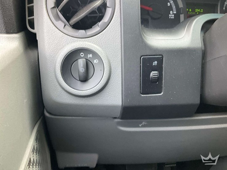 2013-ford-e350-image-17