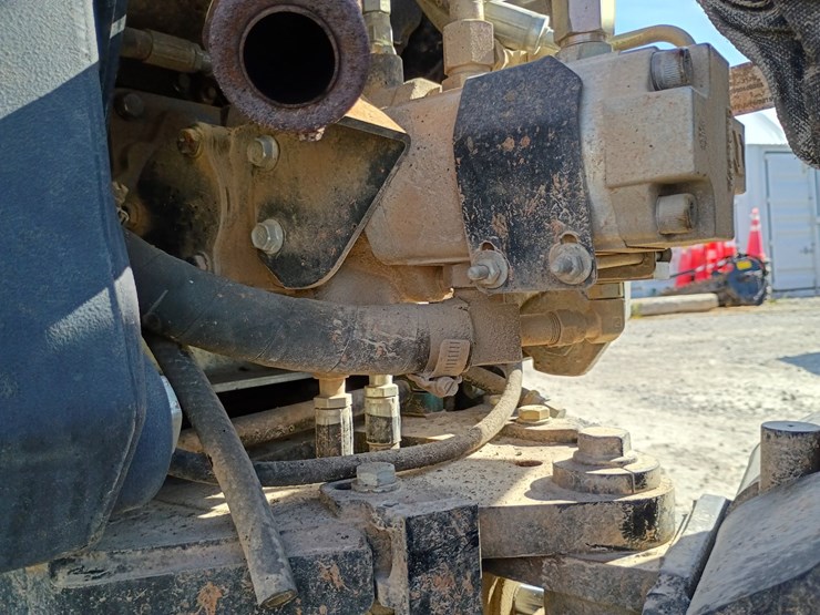 2017-ditch-witch-r300-image-28
