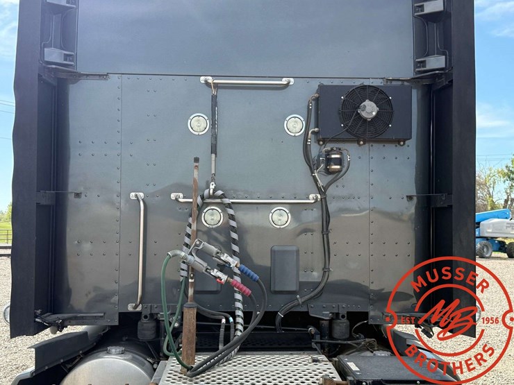 2020-kenworth-t680-image-12