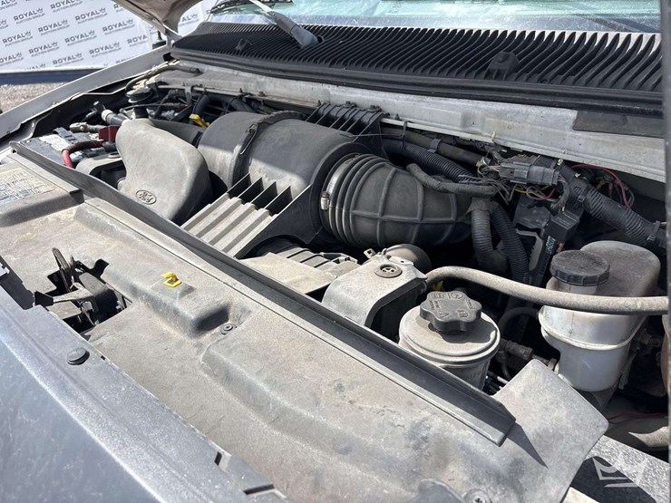 2013-ford-e-250-cargo-van-image-10