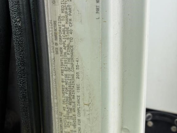 2002-freightliner-fl80-image-18