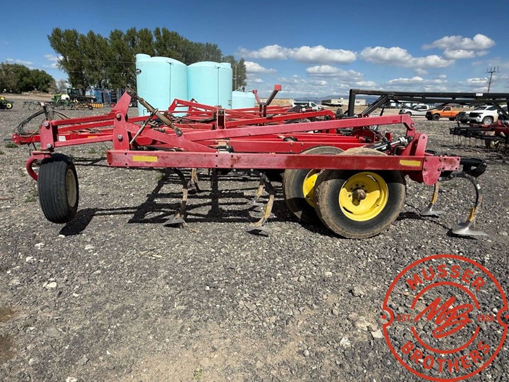 2019-sunflower-30'-chisel-plow-image-3