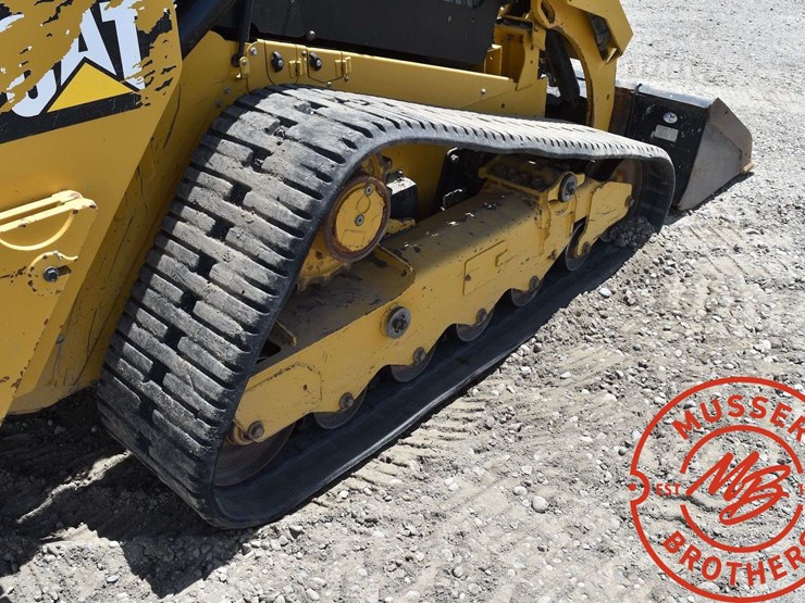 2018-caterpillar-d2-image-24