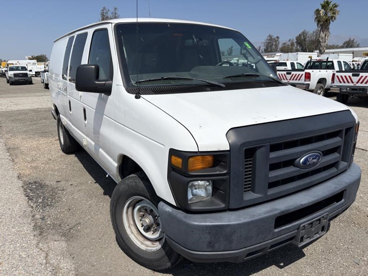 2010-ford-e350-sd-image-1