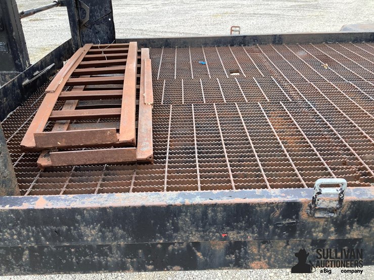2013-utility-flatbed-image-12