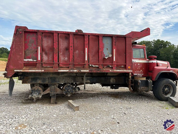 1981-mack-dm685s-image-6