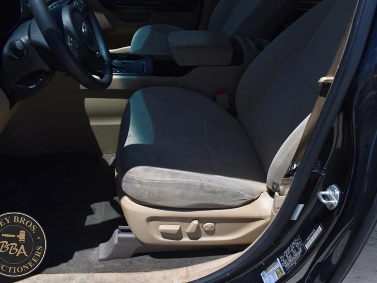 2015-kia-sedona-lx-image-13