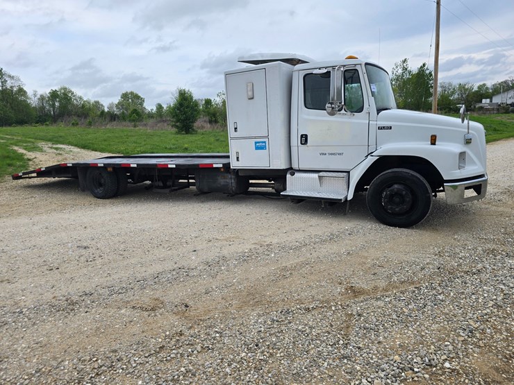 2001-freightliner-fl60-image-20