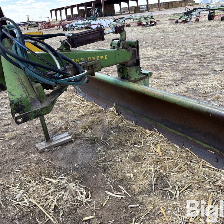 JOHN DEERE 9