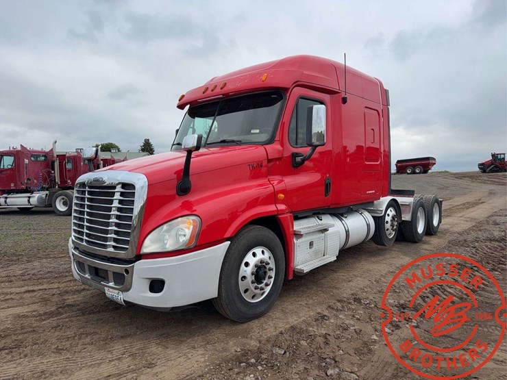 2013-freightliner-cascadia-125-image-7