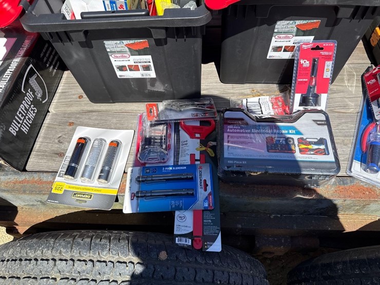 2200---box-of-miscellaneous-tools-image-3
