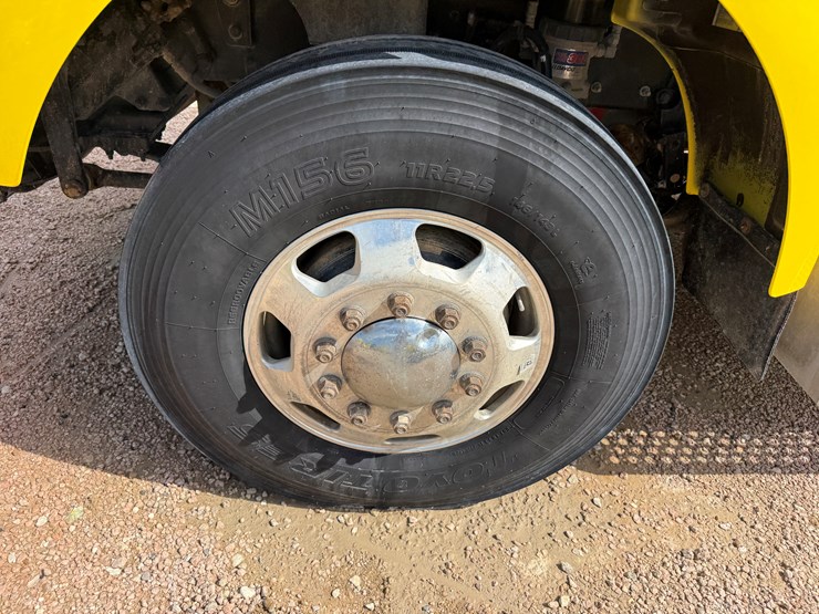 2016-kenworth-t800-image-12