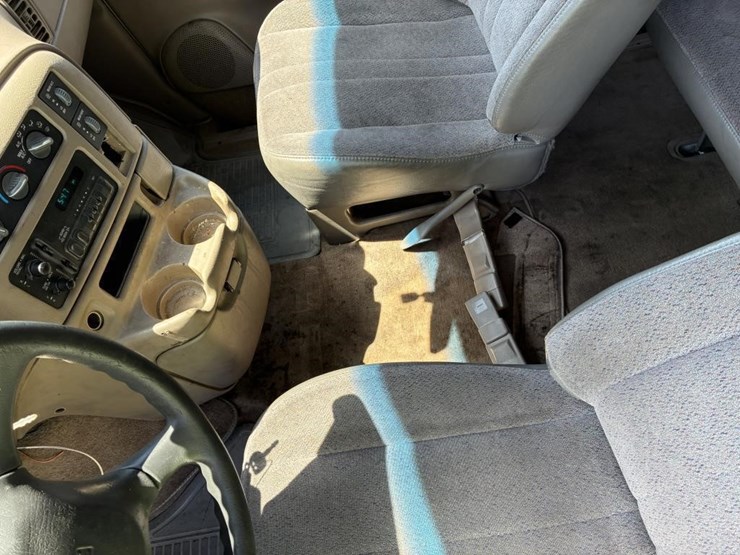 2000-gmc-safari-image-18