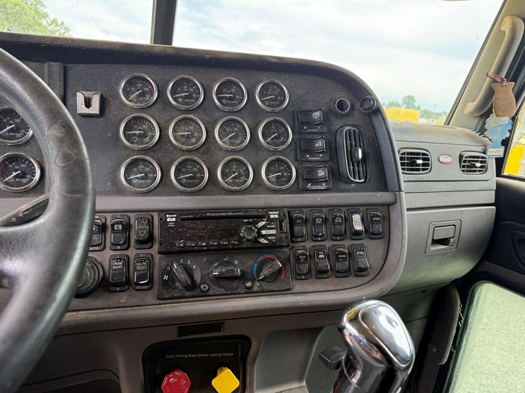 2014-peterbilt-389-image-12