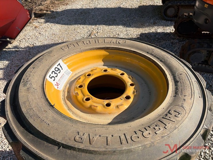 (4)-10-16.5-skid-steer-tires-and-wheels-image-2