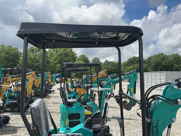 g-industry-h16r-mini-excavator-with-canopy-and-thumb-attachment-image-11