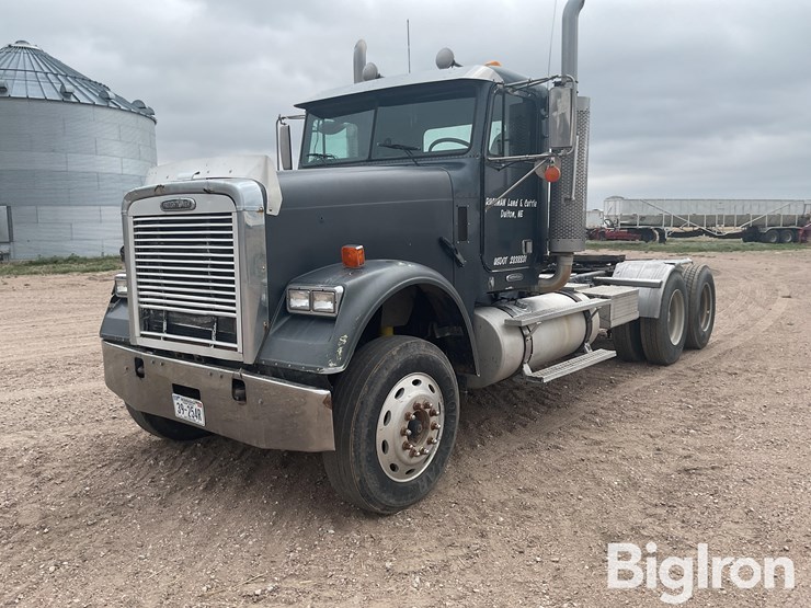 2006-freightliner-fld120-image-1