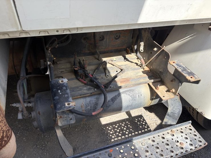 2004-international-flatbed-dump-image-11