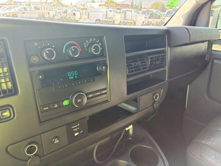 2013-chevrolet-express-3500-image-16