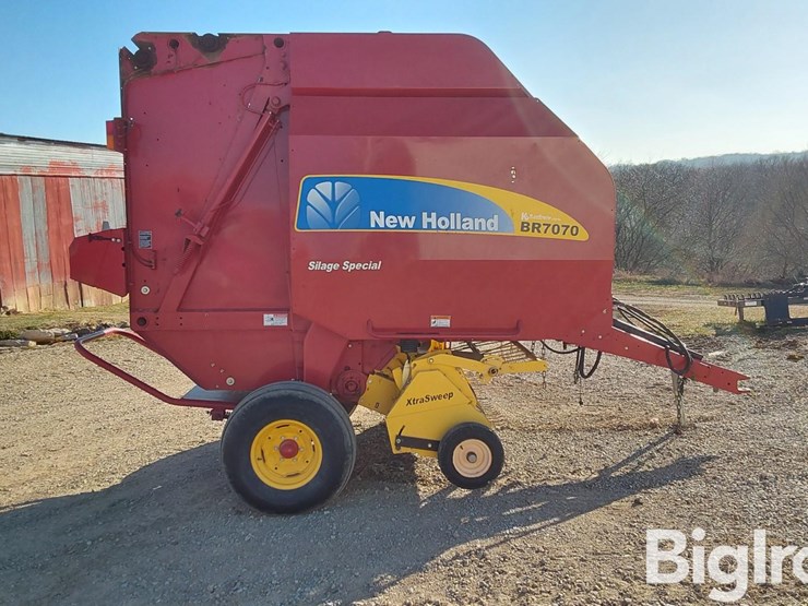 2012-new-holland-br7070-image-4