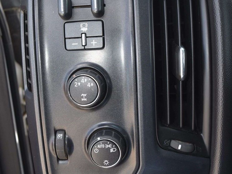 2015-chevrolet-3500-image-41