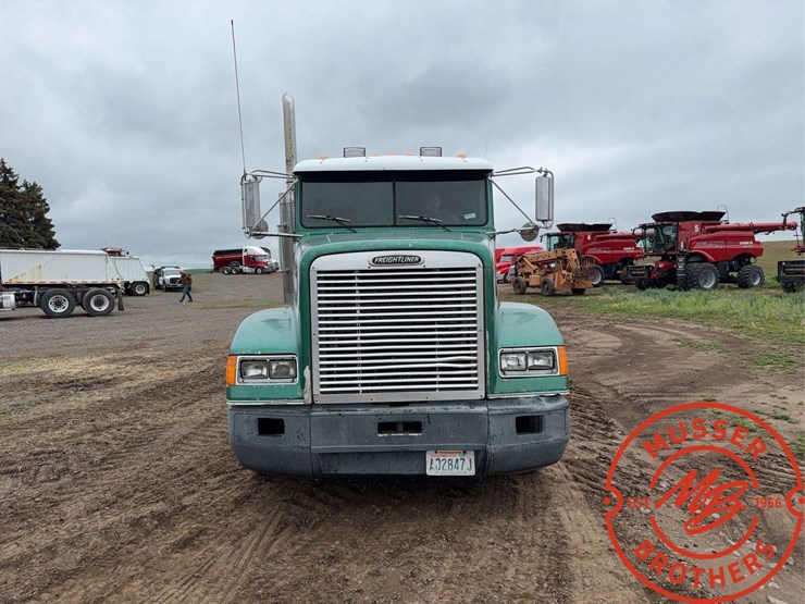 1997-freightliner-fld120-image-46
