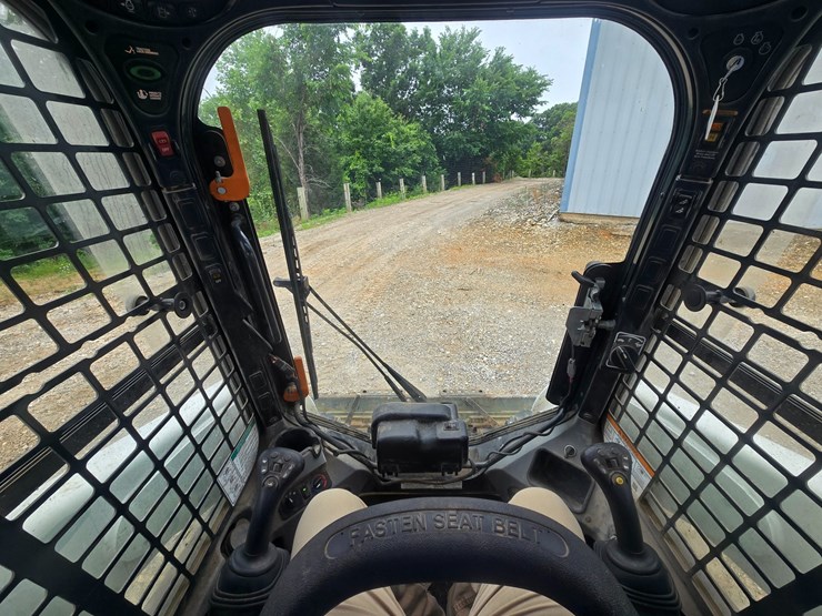 2023-bobcat-t770-image-29