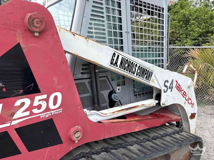 2009-takeuchi-tl250-image-12