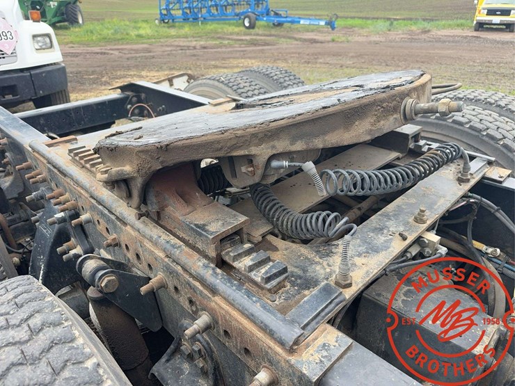 2007-freightliner-columbia-120-image-34