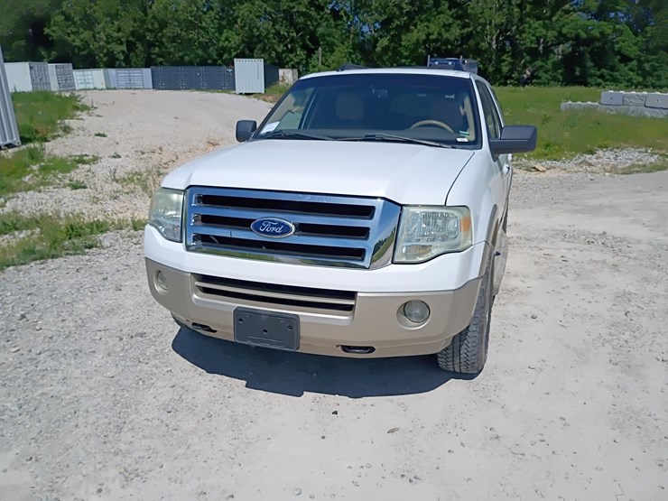 2010-ford-expedition-image-16