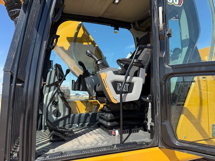 2023-caterpillar-330-image-34
