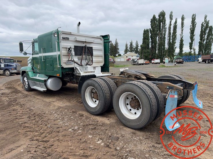 1997-freightliner-fld120-image-5