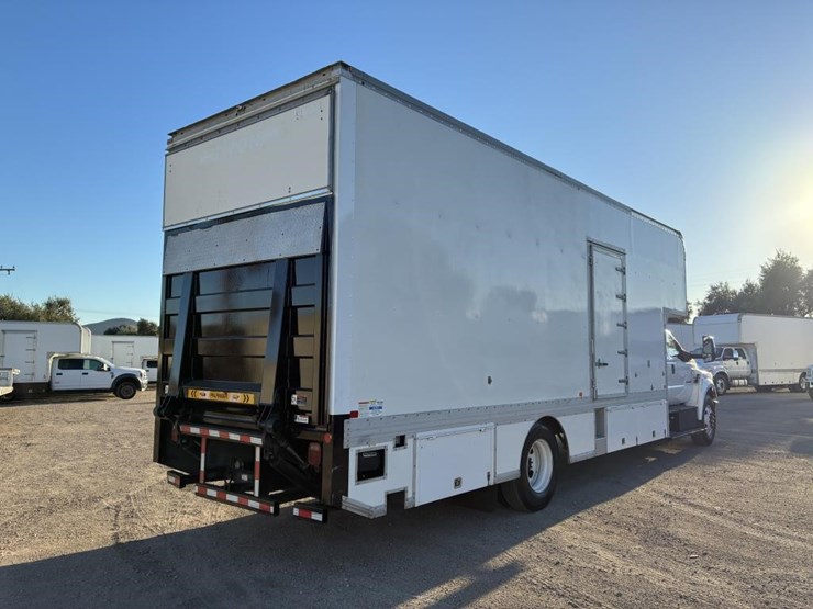 2016-ford-f650-xlt-image-3