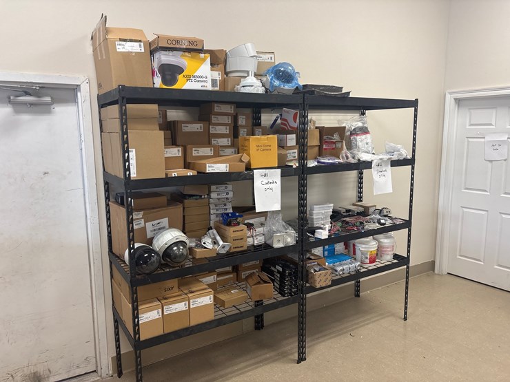 #4010-•-shelving-unit-and-contents-image-9