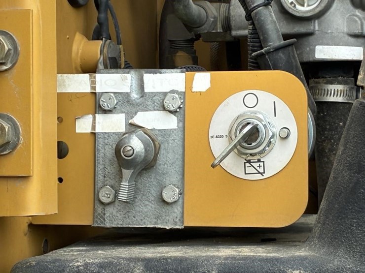 2004-caterpillar-143h-vhp-image-18