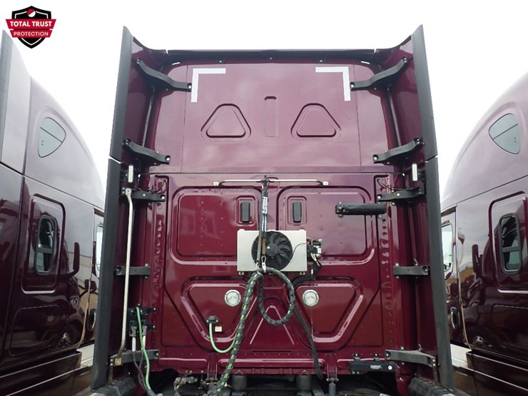 2021-freightliner-cascadia-126-image-15
