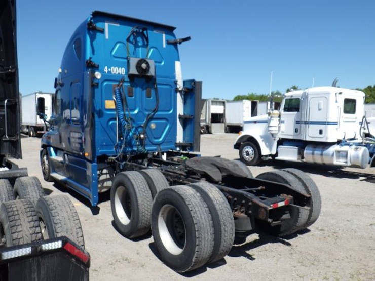 2014-freightliner-cascadia-125-evolution-image-16