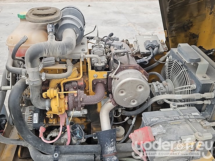 2019-caterpillar-cb24b-image-18