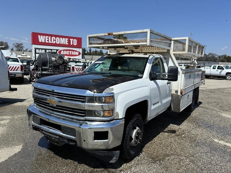 2015-chevrolet-3500hd-image-1