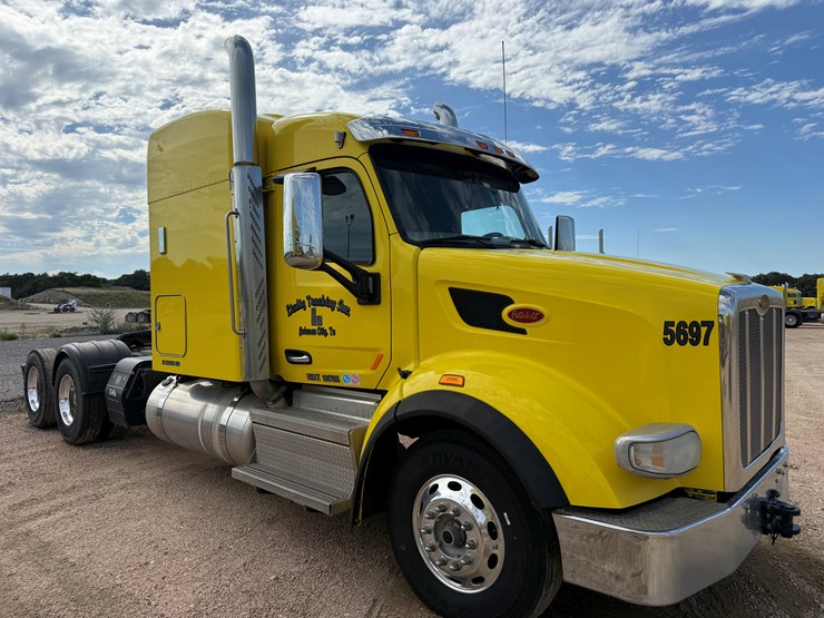 2018-peterbilt-567-image-3