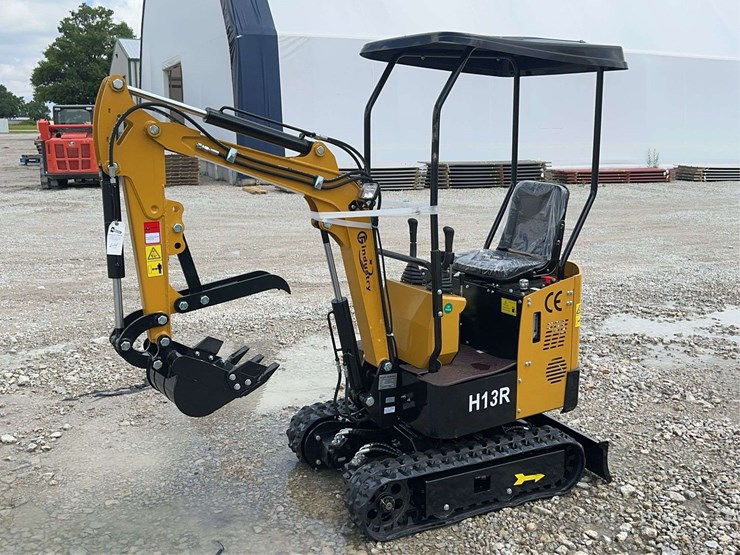 cfg-industrial-h13r-mini-excavator-image-1